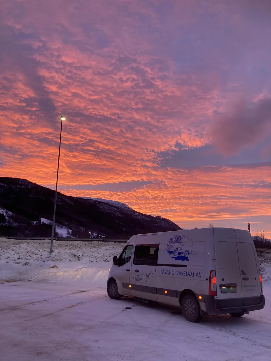 Solnedgang over fjellet